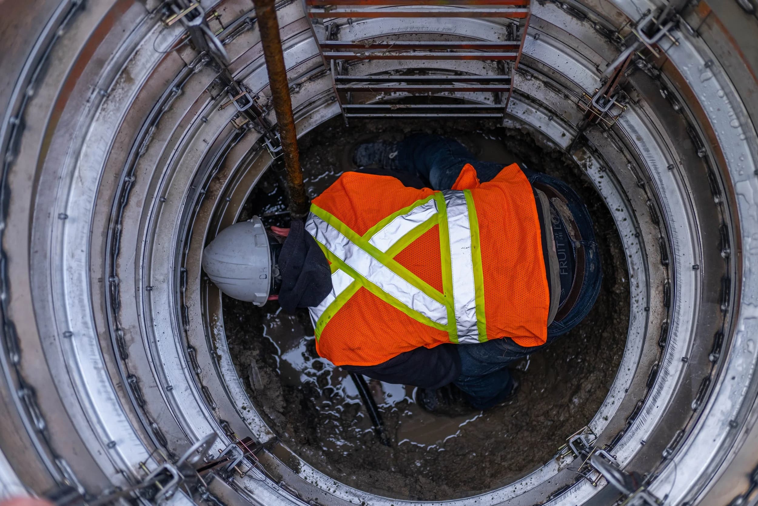 Water main being repaired inside an EasyDig shoring cage