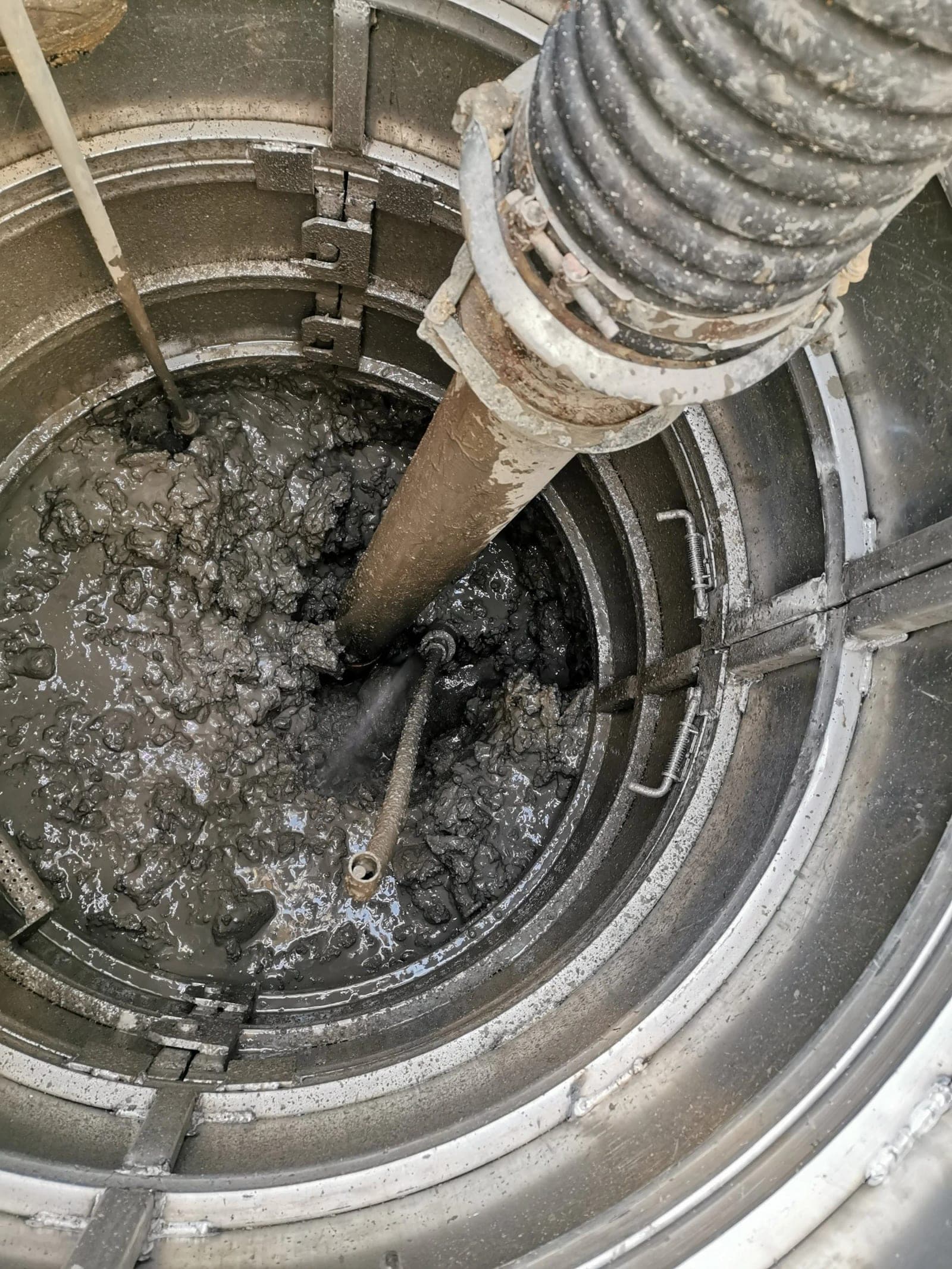 EasyDig shoring deployed alongside a hydrovac truck on a utility excavation