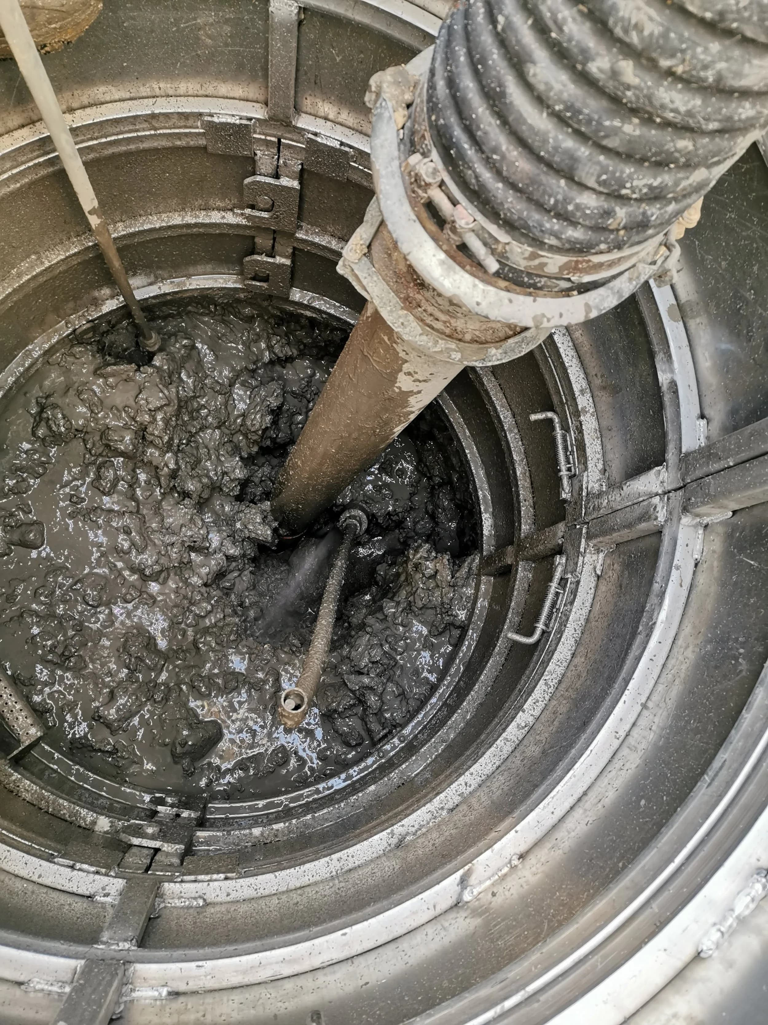EasyDig shoring deployed alongside a hydrovac truck on a utility excavation